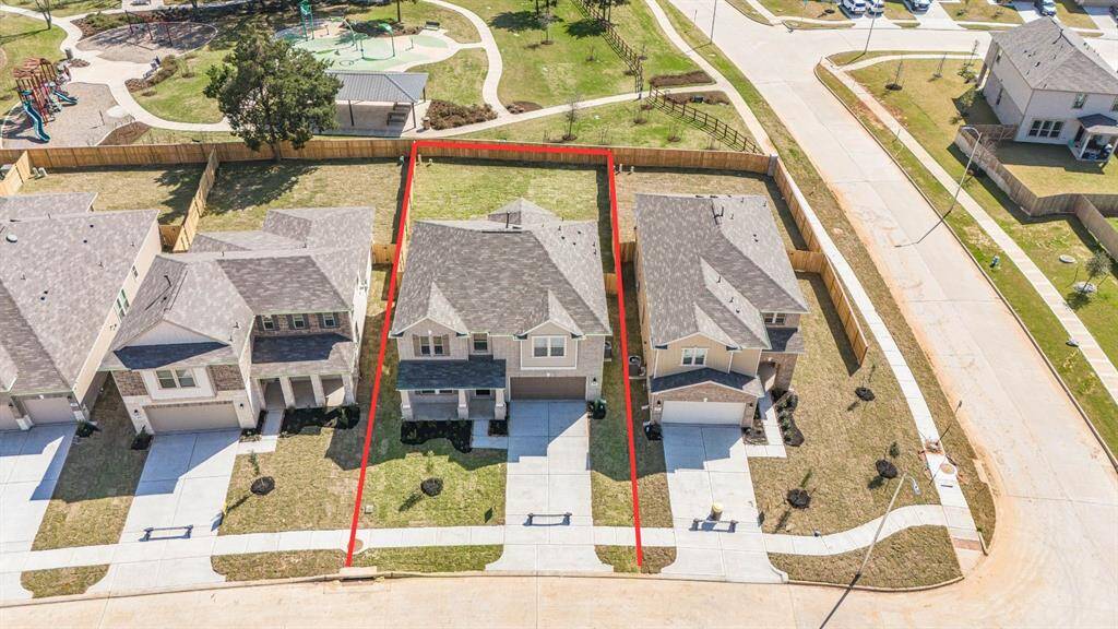 This home sits on a large lot with NO BACK NEIGHBORS, ample yard space in front and the back, lush landscaping and a well-maintained yard.