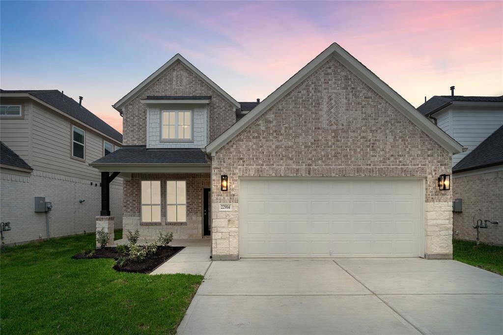 Welcome home to 22914 Aspen Vista Drive located in Breckenridge Park and zoned to Spring ISD.