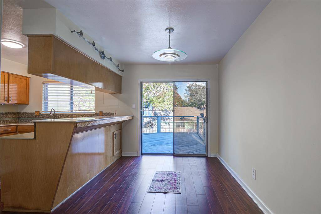 breakfast room