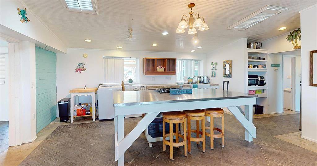 Guest House Kitchen Island Cook Top