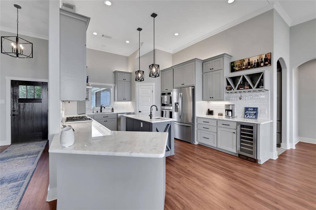The kitchen features quartzite countertops and stainless steel appliances