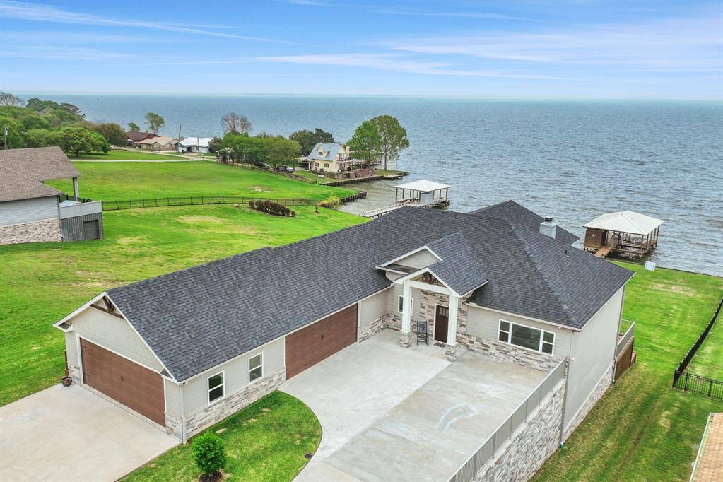 Located on open water, the views of Lake Livingston are incredible