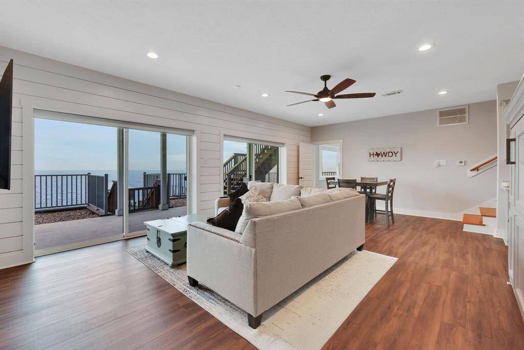 Imagine relaxing on the couch and soaking in those views!