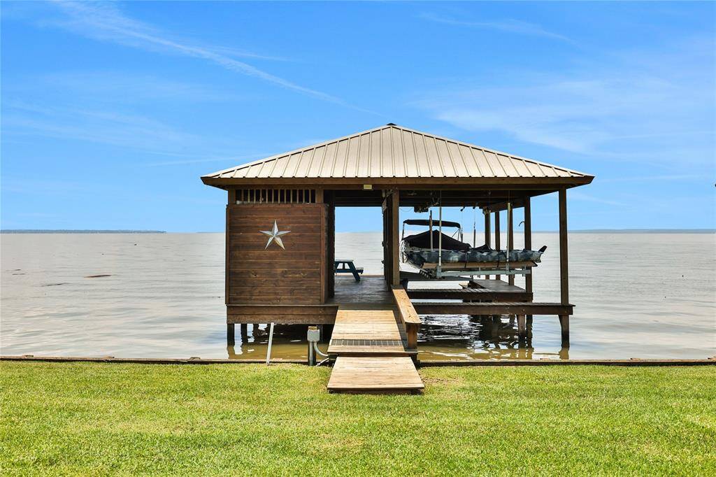 The boat house is approximately1472 sf. A pump on the dock and silt filtration system allows you to use the lake water to run the entire sprinkler system.