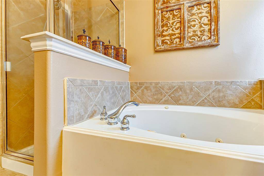 GARDEN TUB IN PRIMARY BATH