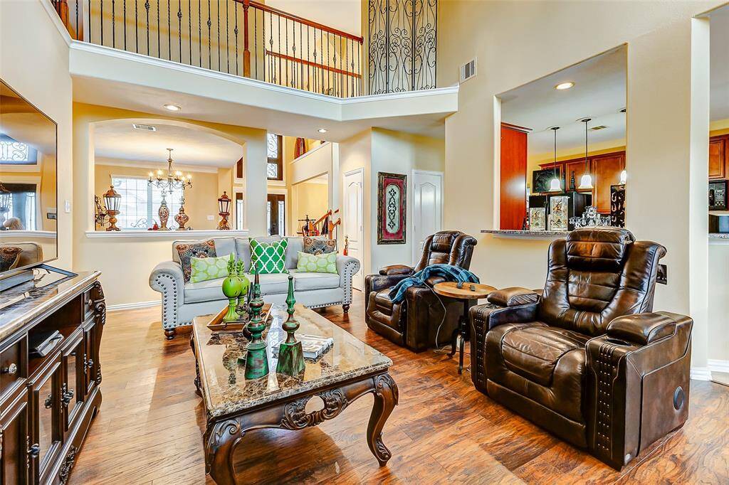 HERE'S ANOTHER VIEW OF THE FAMILY ROOM