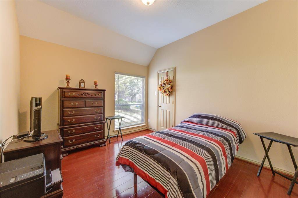 Secondary bedroom