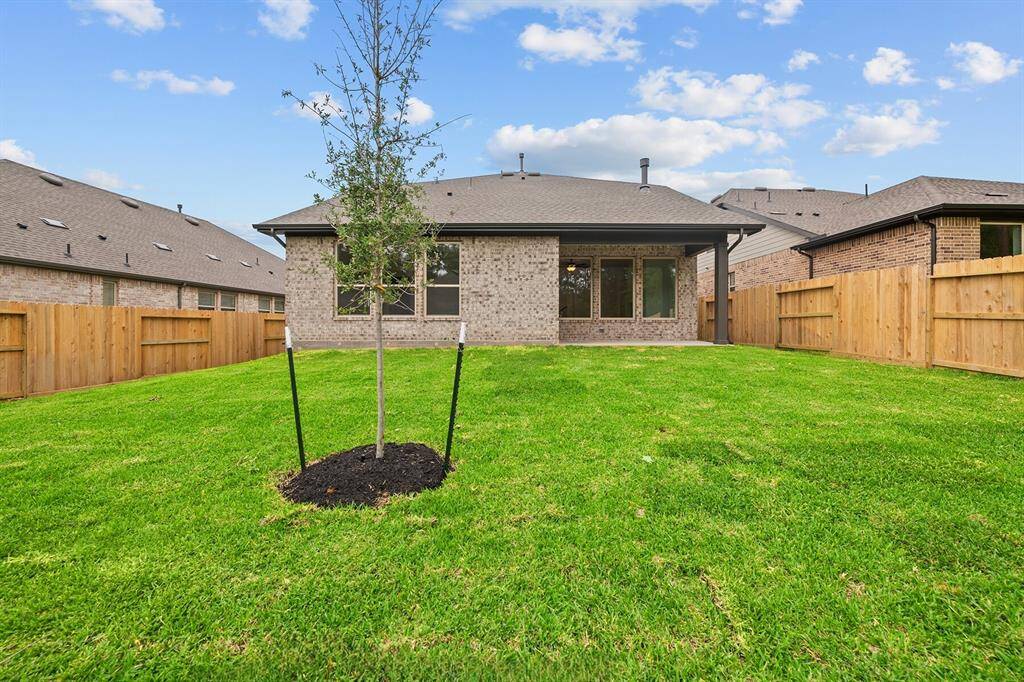 Welcome to The Holly by David Weekley Homes. Move-In-Ready Now!