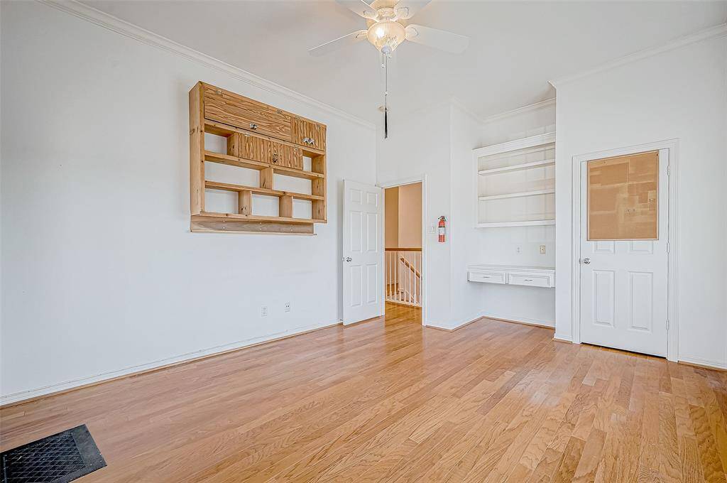 and built in desk area.  Plus custom "over desk" shelving - perfect for use as a home office!!