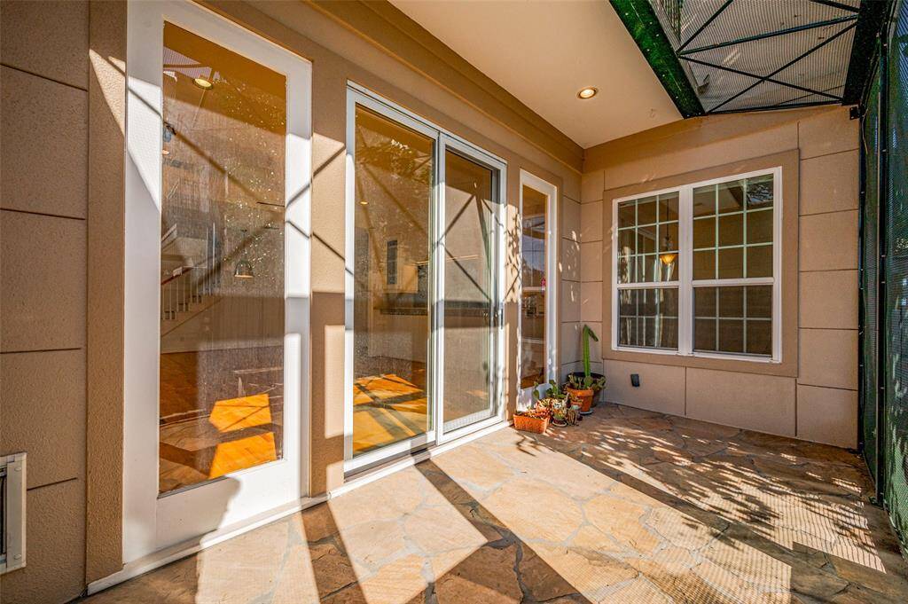 You can see the little pet door at the very left of this photo.