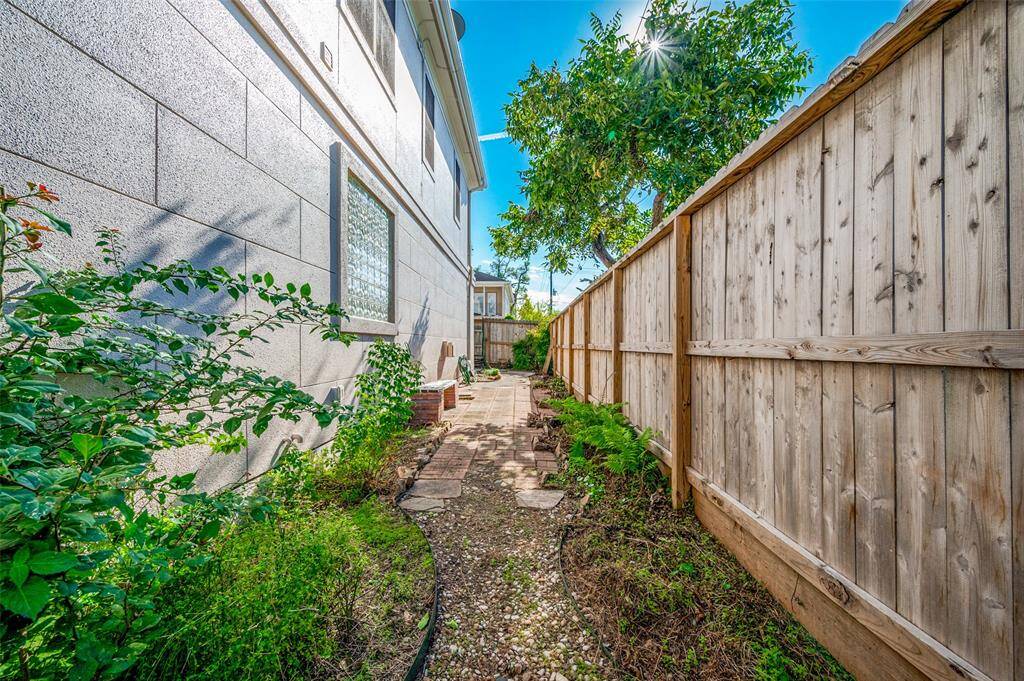 Recent fence.