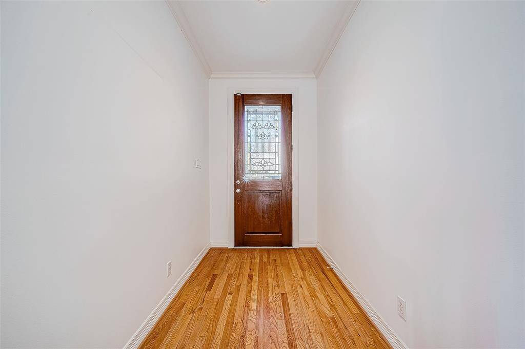 Inviting entry - imagine an entry table, mirror, coat tree, etc in this hall way entrace.  Notice the leaded glass front door for privacy plus natural light.