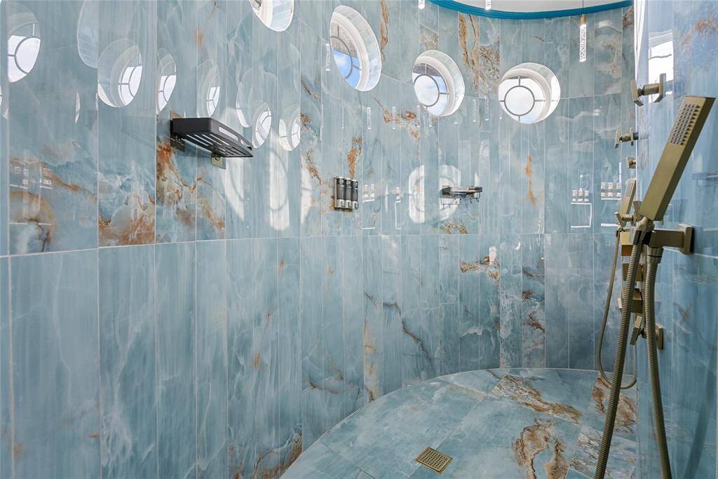 porcelain shower with 4 shower massagers