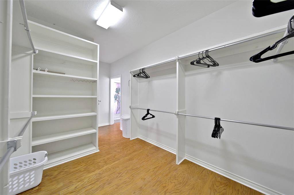 Complete with built in shelving!