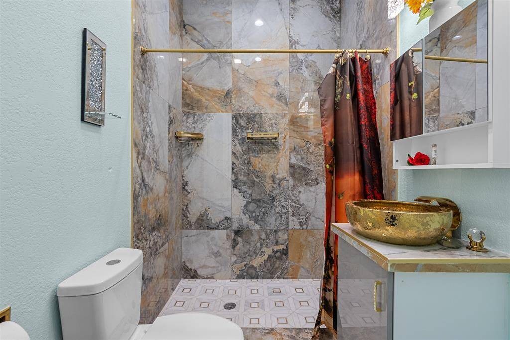 2nd floor bathroom