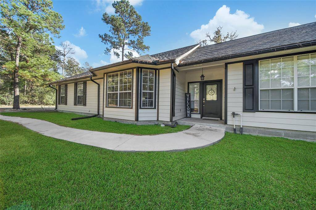 This gorgeous property is situated with close proximity to AggieLand Highway! Yet, offers seclusion of sitting on three acres and plenty of tree coverage!