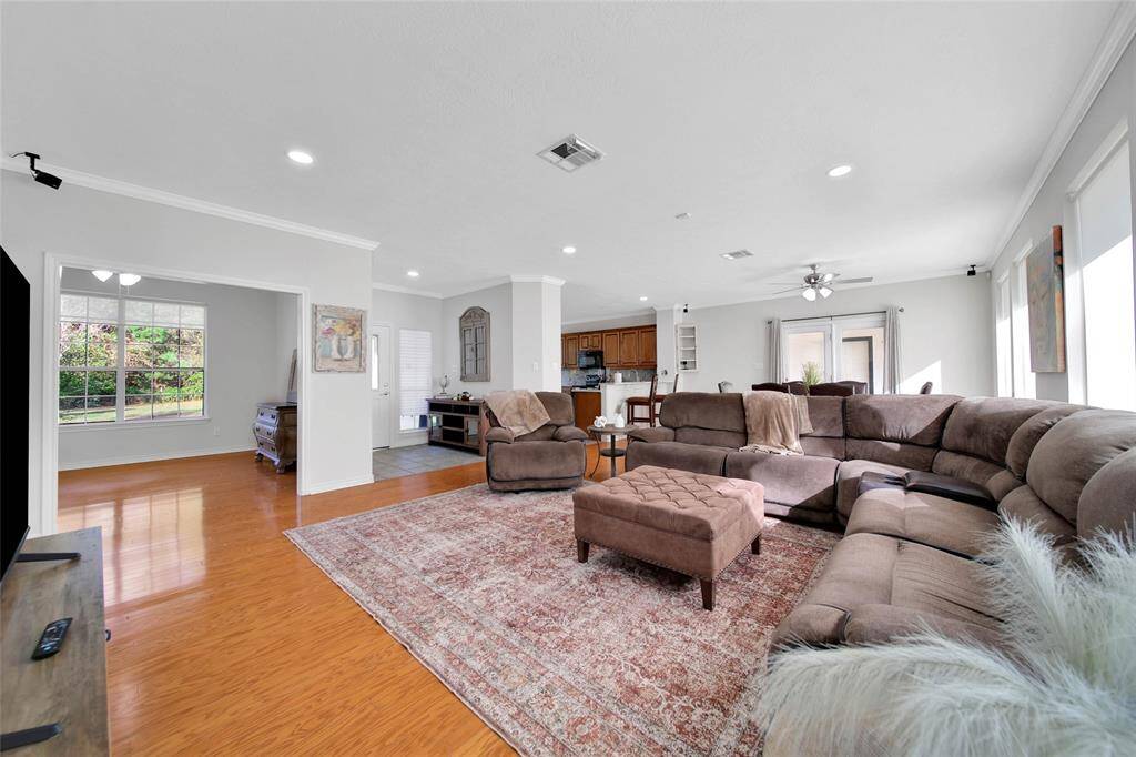 Open Concept Living, Dining, and Kitchen!