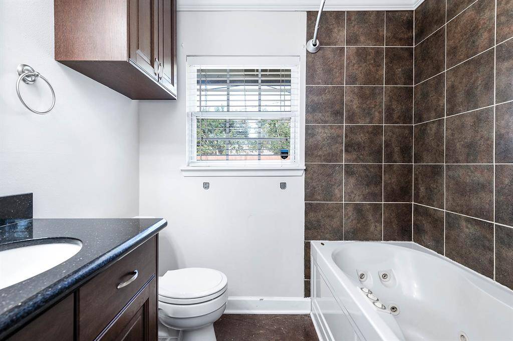 Shower & Tub Combo.