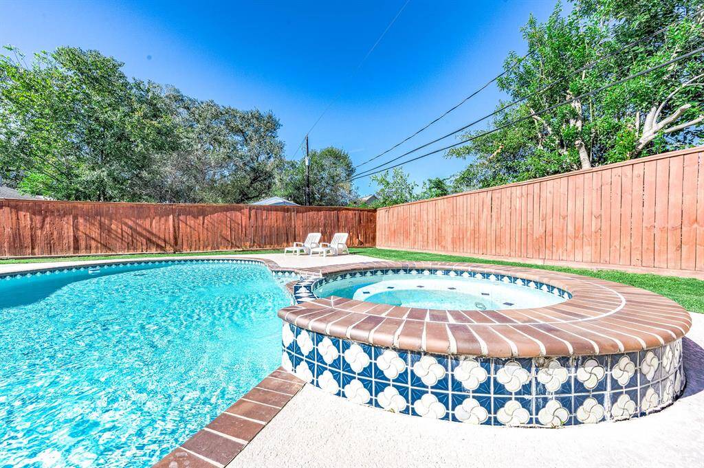 Rare Heated Pool & Hot Tub.