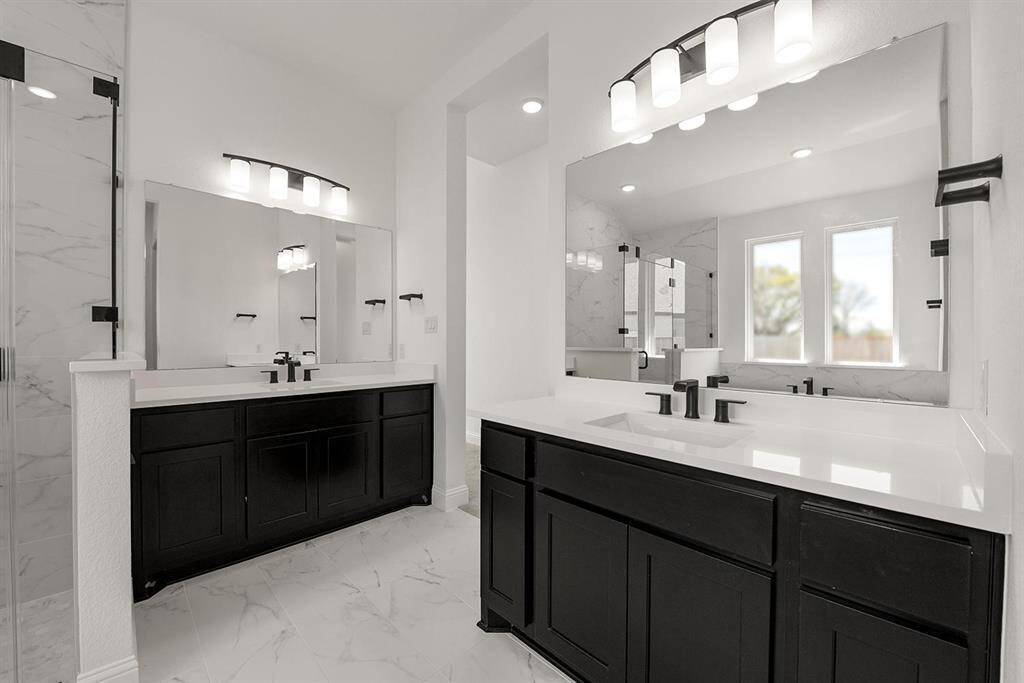 Huntley III C primary bath