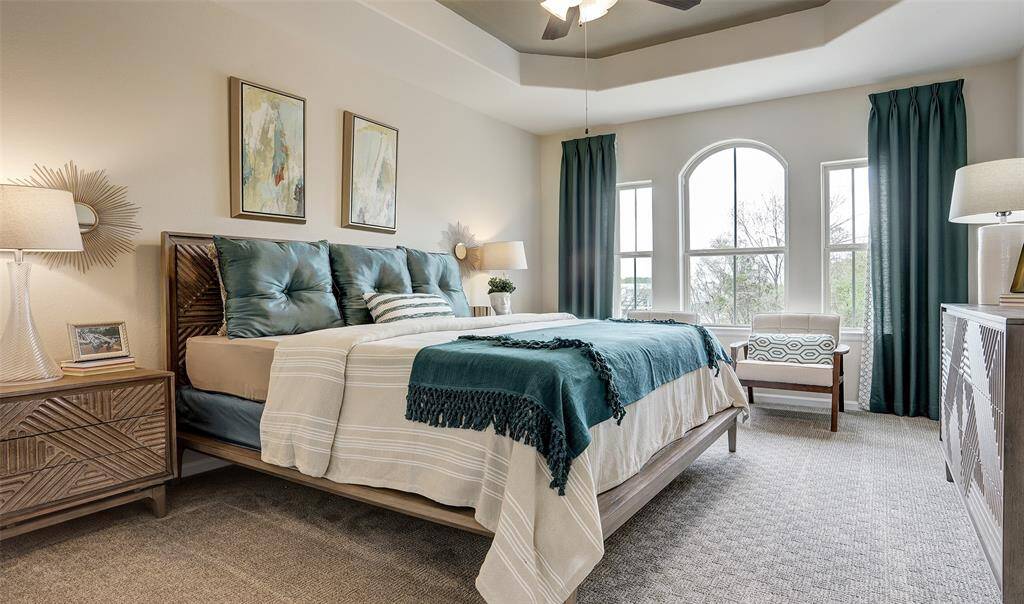 Spacious owner's suite (*Photo not of actual home and used for illustration purposes only.)