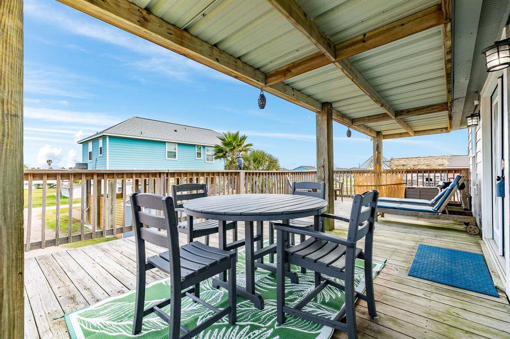 Al Fresco dining is a breeze just outside the front door.