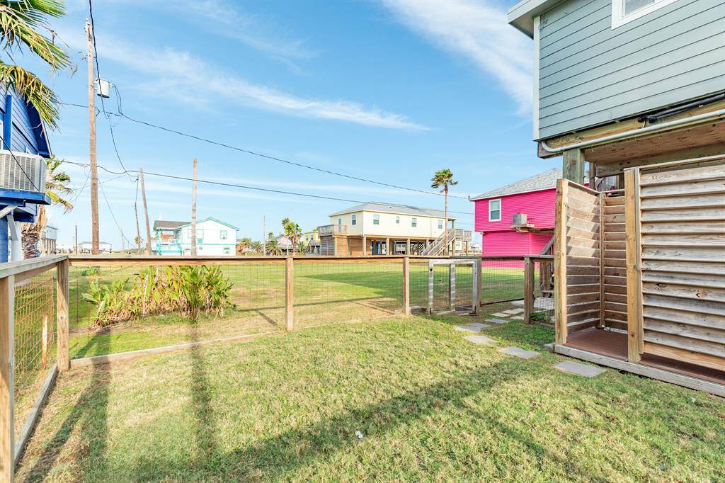 I told you the furry friends had lots of room to run around.  This helped make this rental a sure hit as the owner welcomed those with beloved pets.