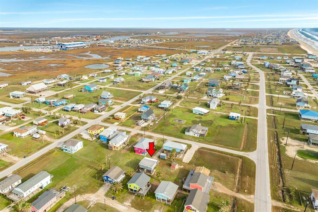 Close to Blue Water Highway and just a few miles from Houston down Hwy 288.