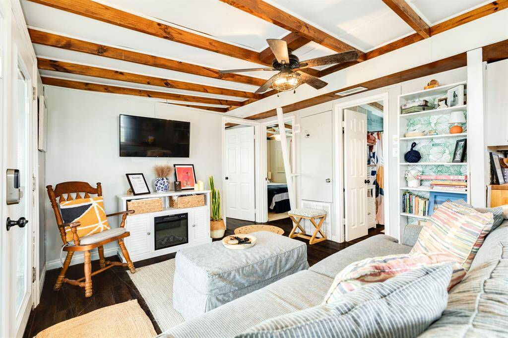 All furnishings will remain with the house - it is move in ready.