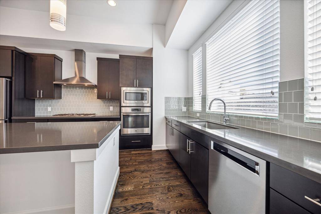 Another view of the functional kitchen. It has a great flow, and larger than most in this style home. Dishwasher recently replaced in the last few years.