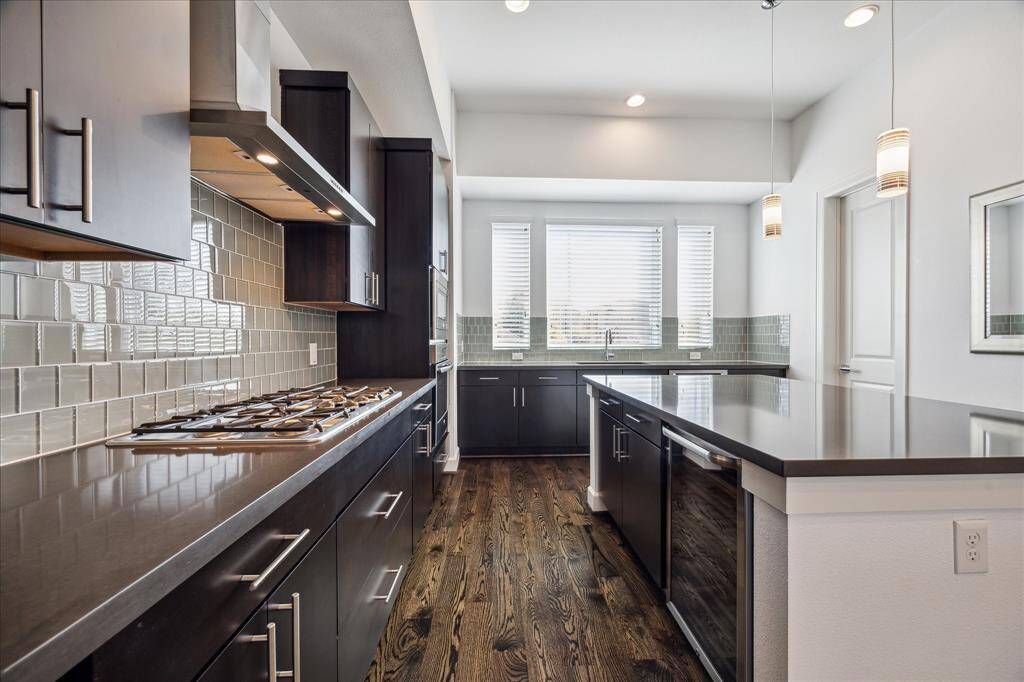SS appliances included. Gas cooktop, built in oven and microwave.