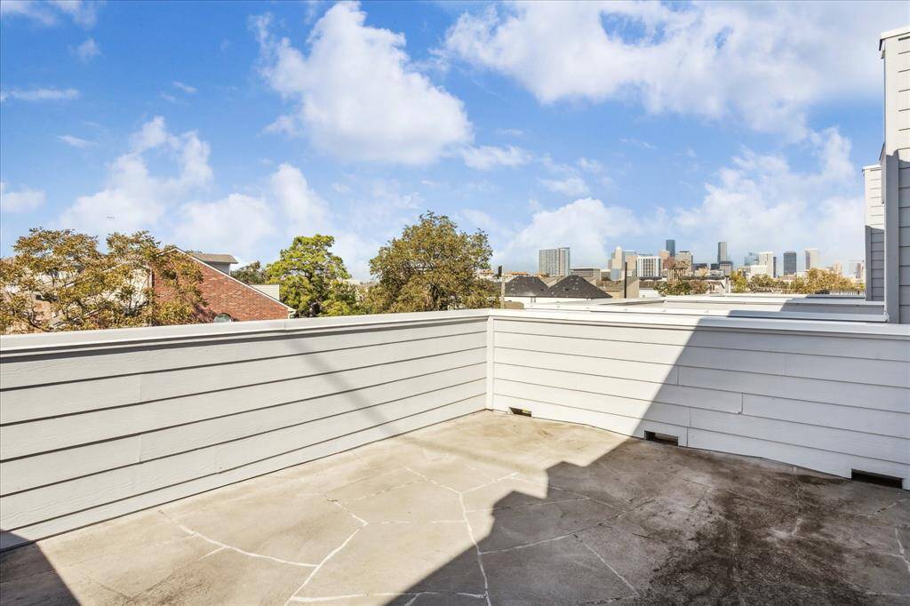 Rooftop terrace with great views of downtown. Blank canvas to make it your own.
