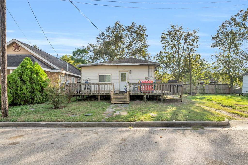 Front Property - wrap around deck, open concept home! 3710 Dennis St., Houston, TX  77004