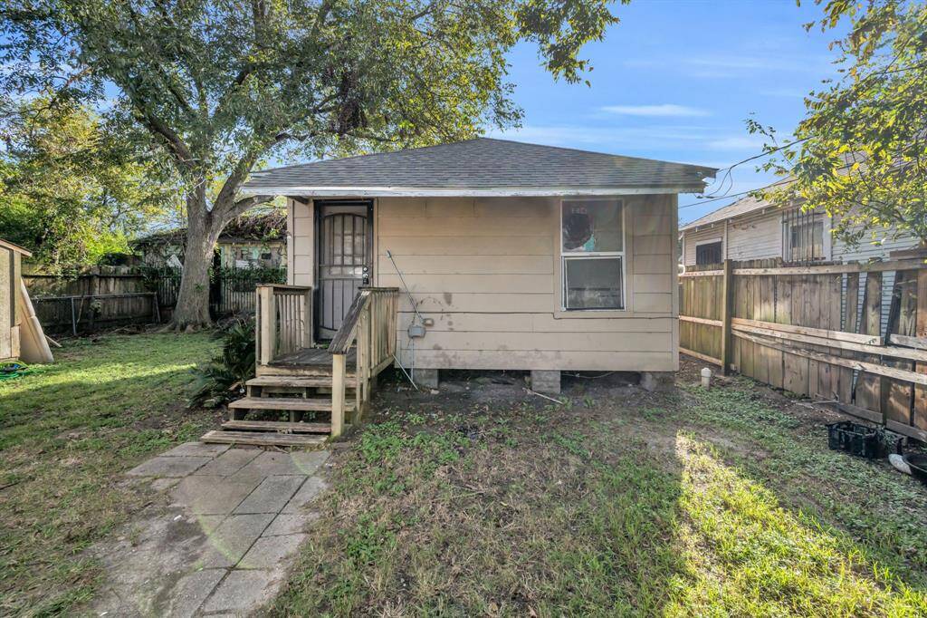 Secondary Property located in the rear of the lot! 3710 Dennis St., Houston, TX  77004