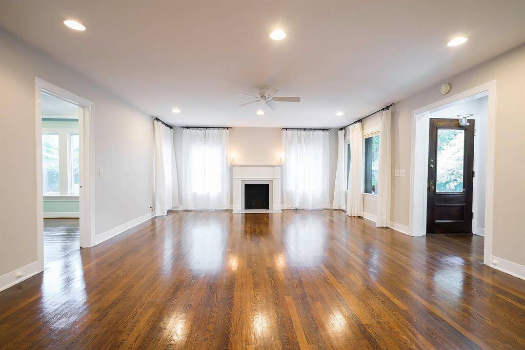 First floor duplex living room