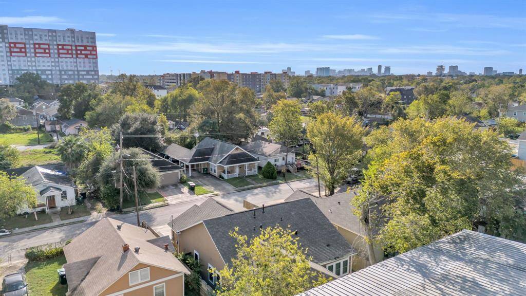 Another view of how close you are to the University of Houston campus! 3710 Dennis St., Houston, TX  77004