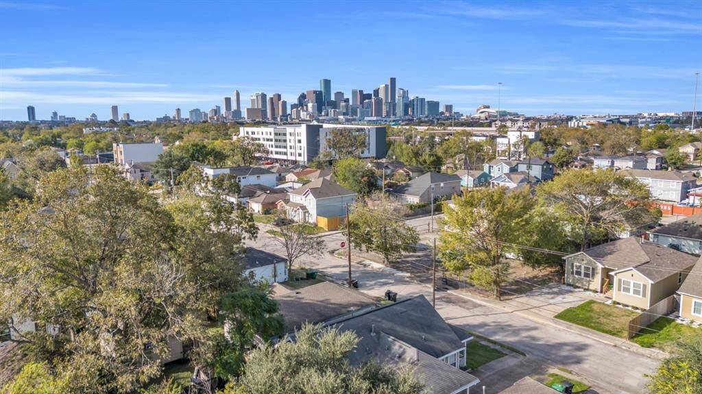 Another view of Downtown Houston! 3710 Dennis St., Houston, TX  77004