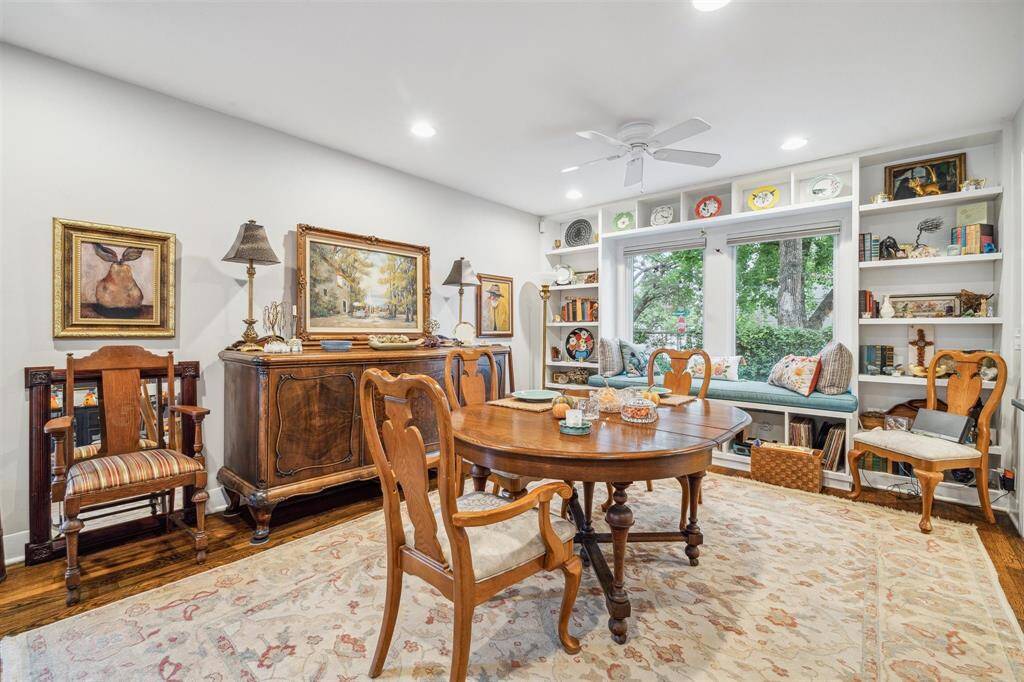 First floor duplex furnished dining area