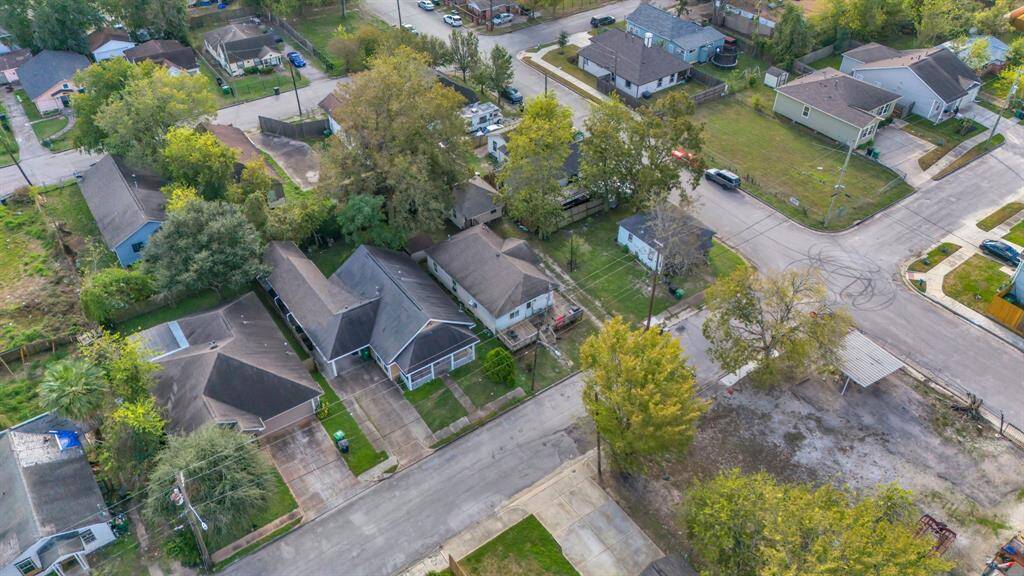 Welcome Home! 3710 Dennis St., Houston, TX  77004