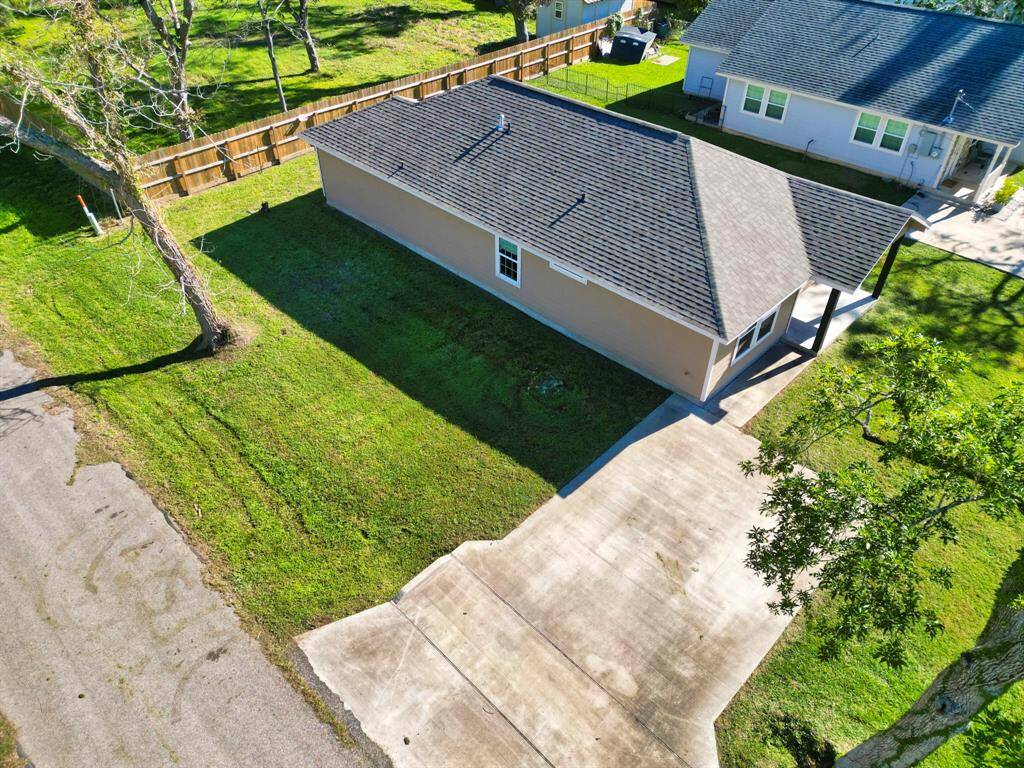 Quiet neighborhood for kids to play or enjoy a brisk walk.