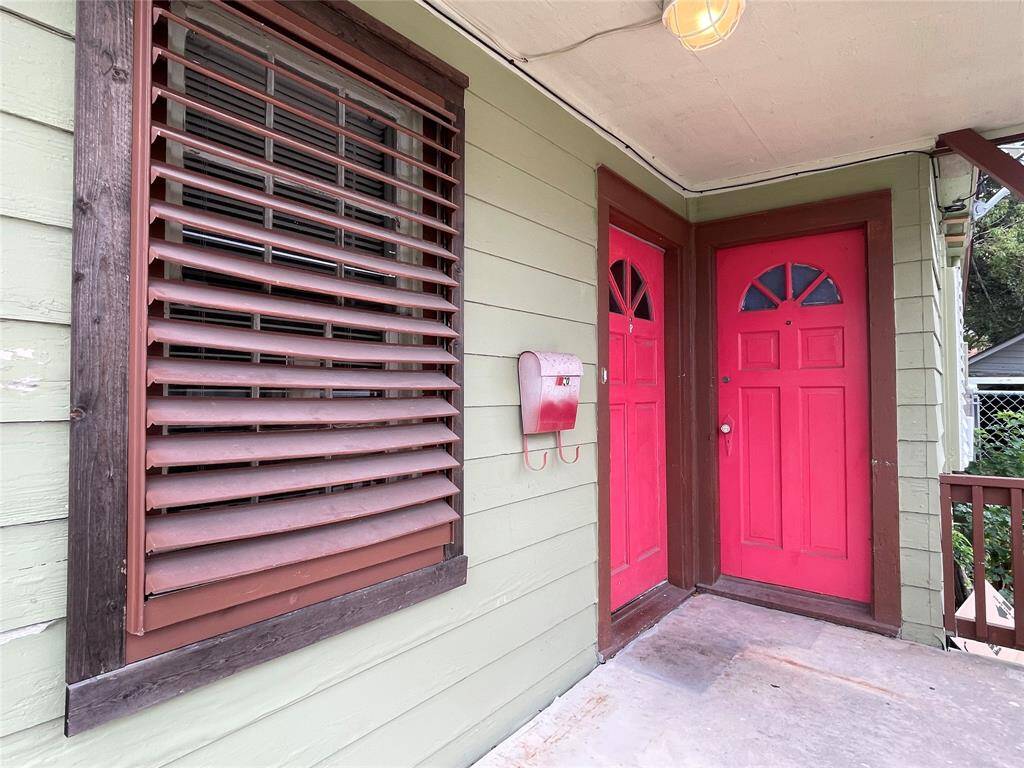 Inviting covered front patio
