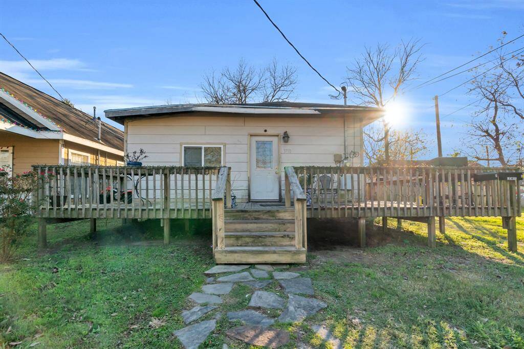 Front Property - wrap around deck, open concept home! 3710 Dennis St., Houston, TX 77004