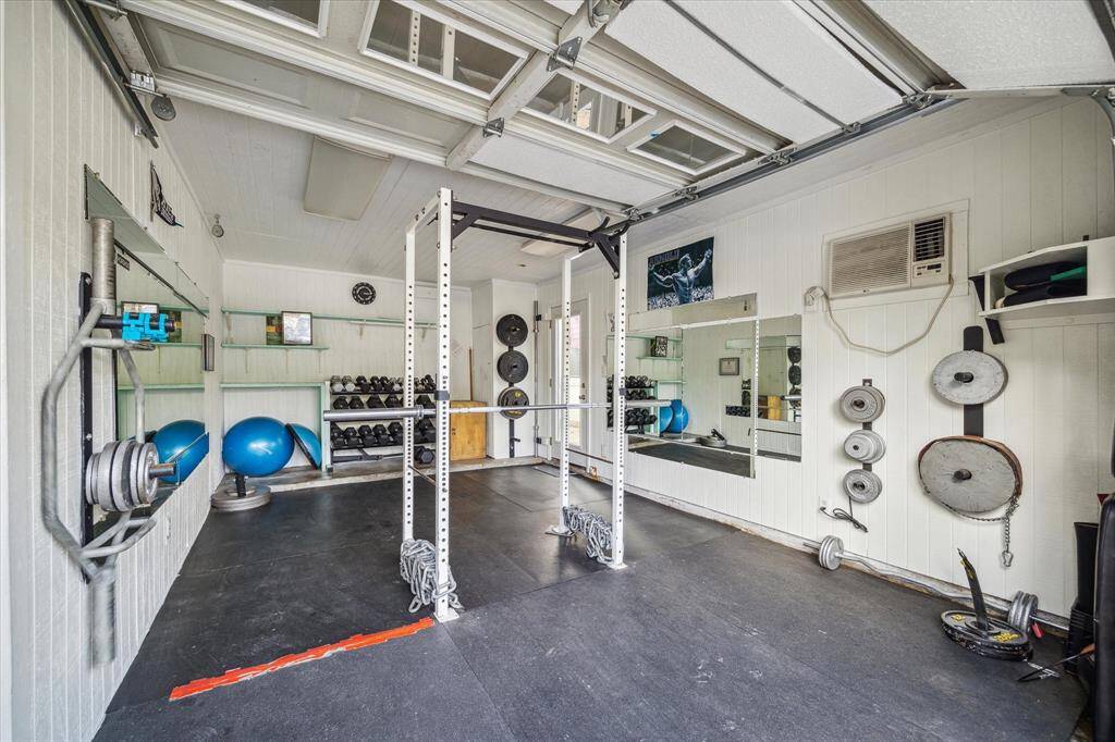 garage 1 gym, owner-occupied