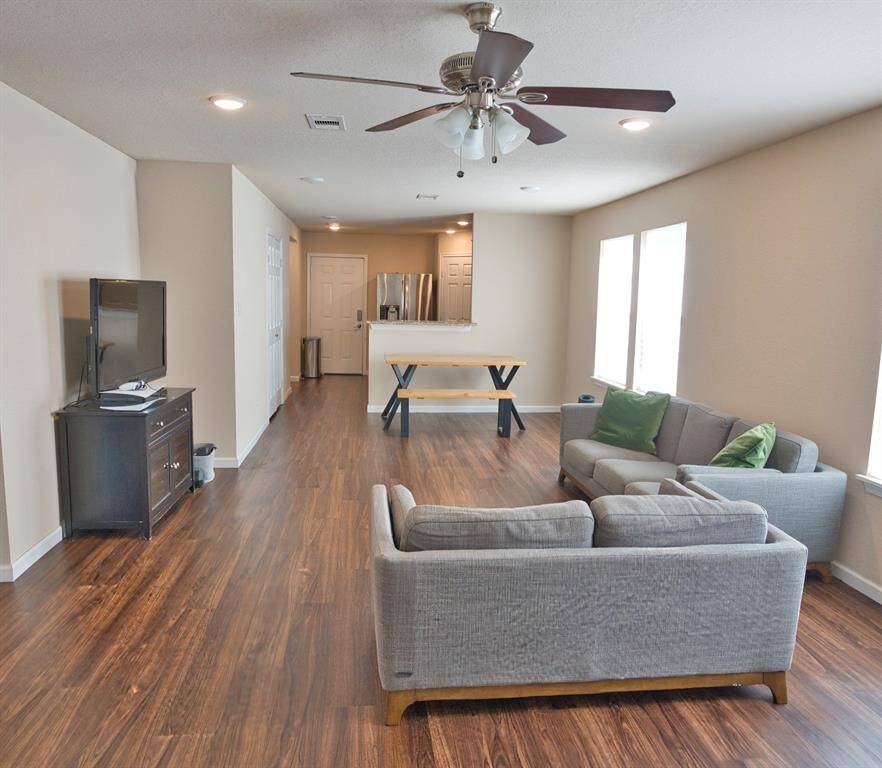 Open floorplan; perfect for those holiday gatherings!