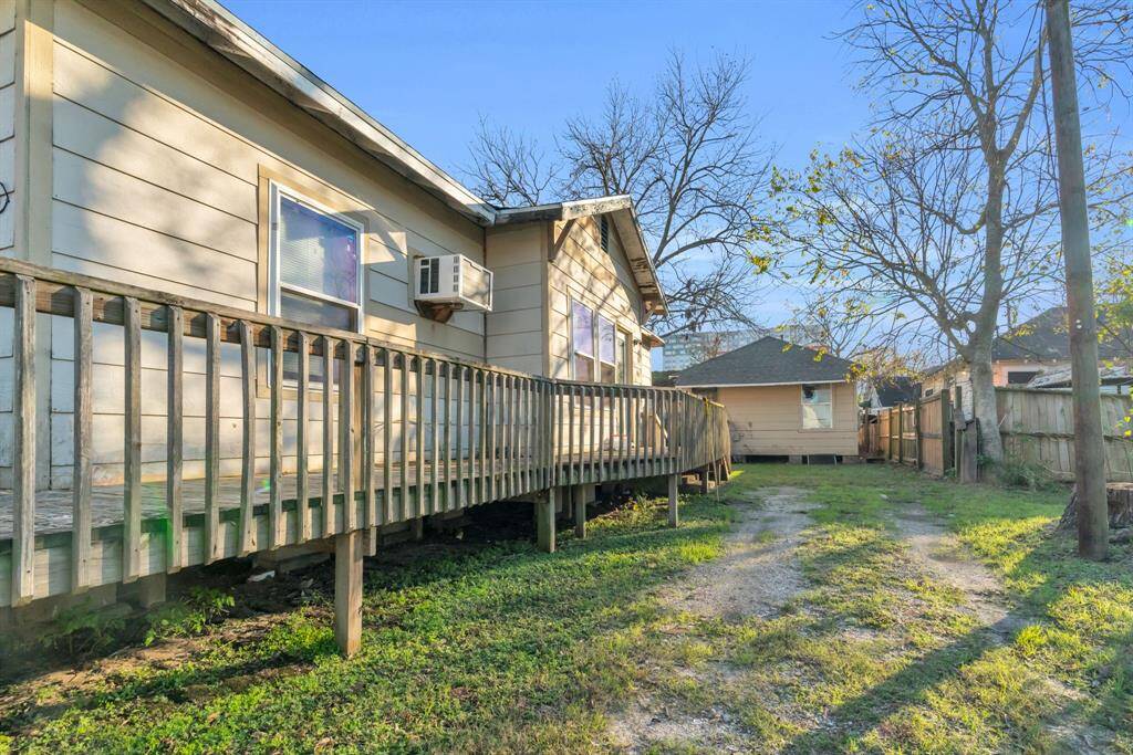 Another angle of the wrap around porch alongside the driveway. 3710 Dennis St., Houston, TX  77004