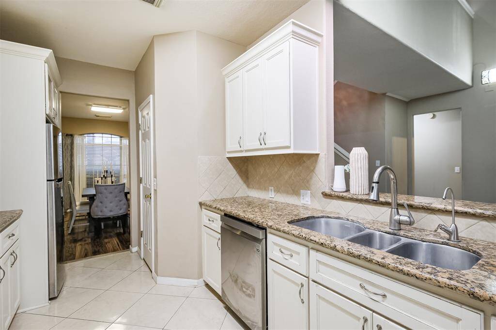 The oversized sink overlooks the living room.