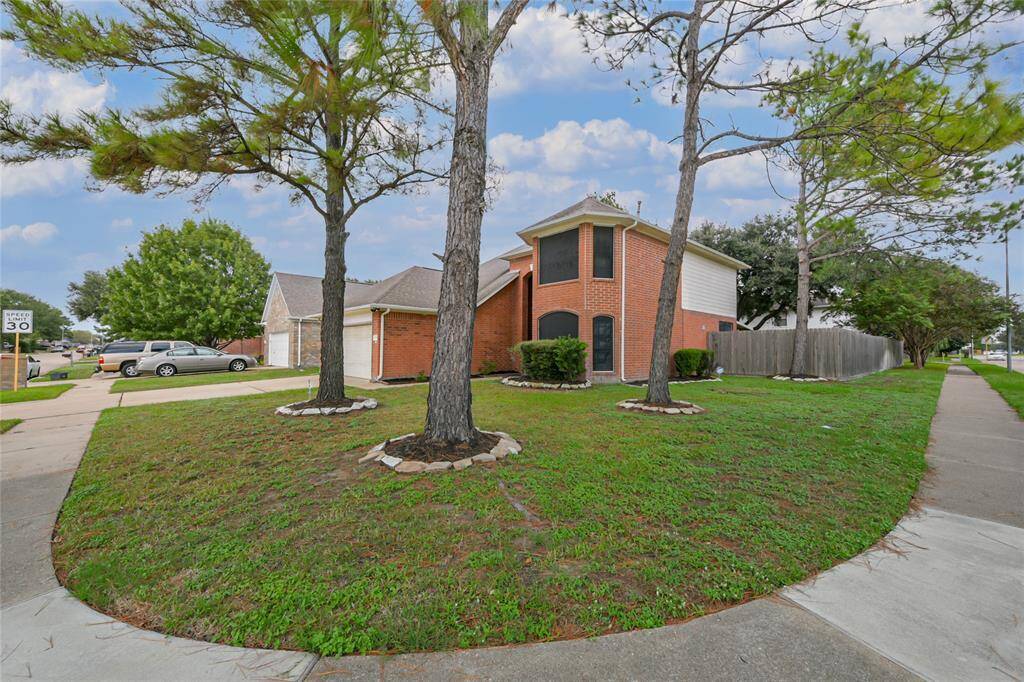 Wonderful corner lot!