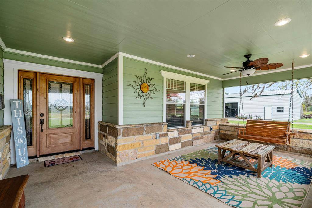 Large front patio to enjoy.