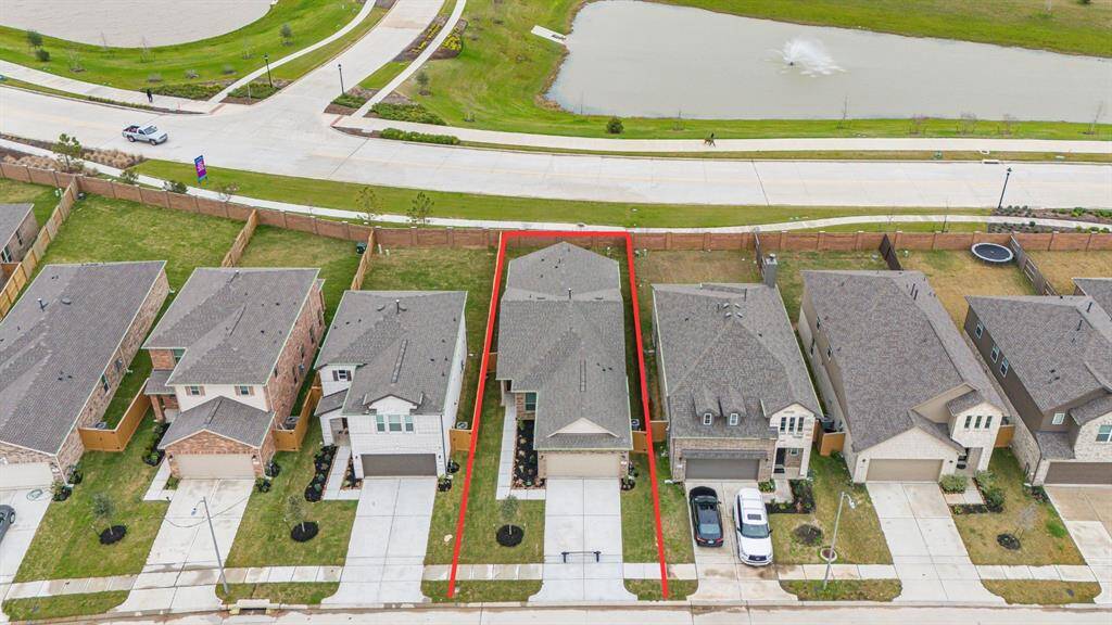 This home sits on a large lot with NO BACK NEIGHBORS, ample yard space in front and the back, lush landscaping and a well-maintained yard.