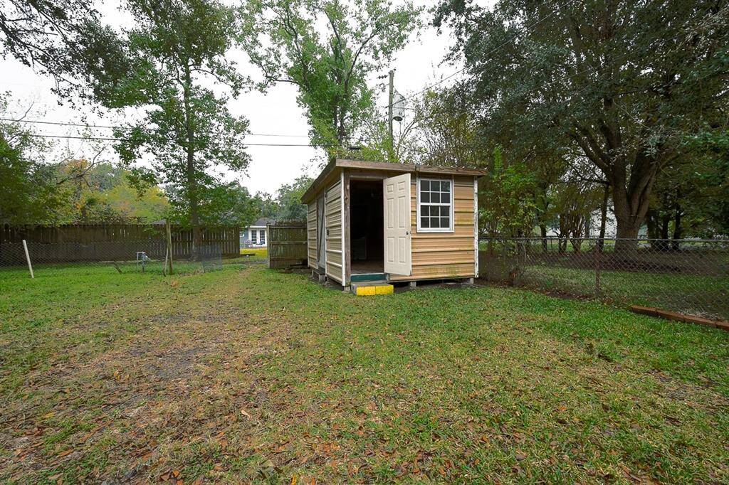 Storage shed stays